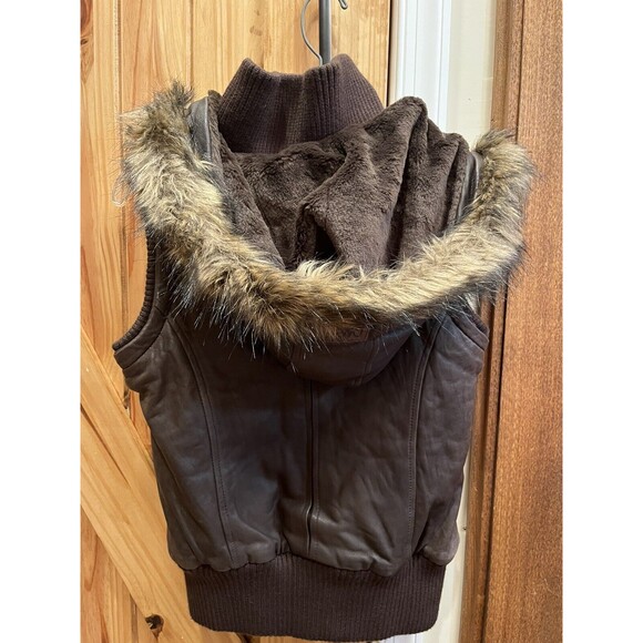 EMU Australia 100% Sheepskin Brown Leather Vest Size SMALL - Picture 2 of 16